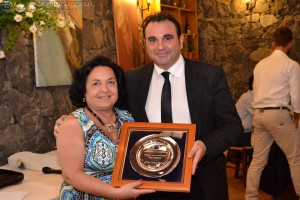 O.A. Luciano NICOLOSI premiato col Premio GIALLANZA da Felicia MUSUMECI moglie del compianto Presidente Pietro GIALLANZA